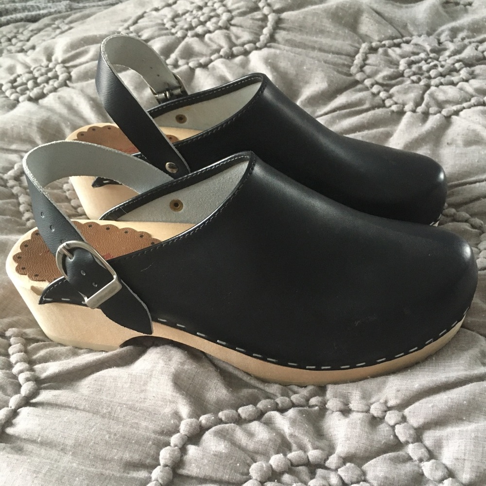 Hanna Andersson Black clogs